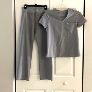 FIGS scrubs, both pieces XS, Top: Catarina, Bottom: Livingston basic